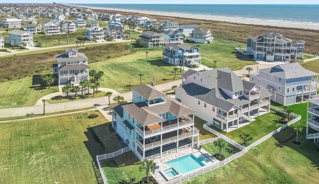 My Blue Heaven - Ocean side - Private Pool and Spa! 4BD/4BA. Sleeps 18