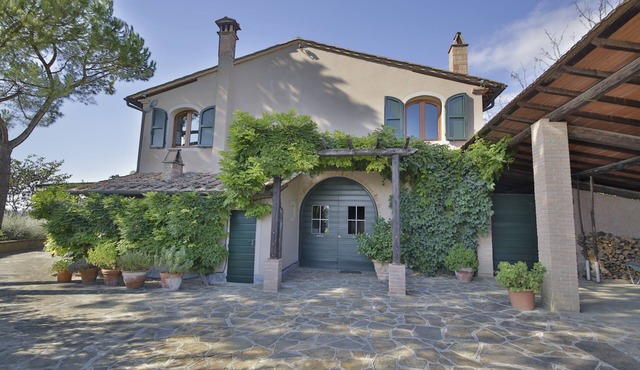 MY TUSCANY VILLA: Absolute privacy, between pine and olive trees