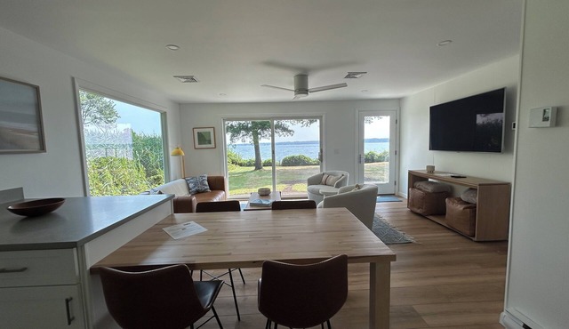 Narragansett Bay waterfront cottage with private beach access just renovated!