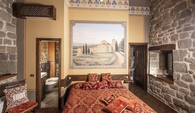 Near FLORENCE dreams MEDIEVAL TOWER LUNGARNO, JACUZZI ROOF for couple in love