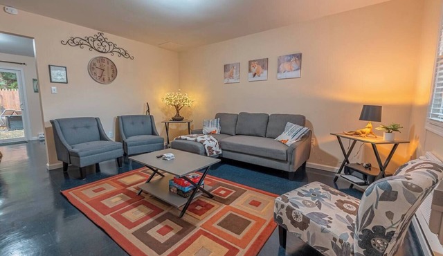 Near Hiking & Water Parks!*Wi-Fi*Fireplace*Patio*