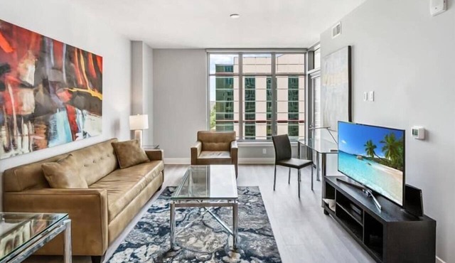 Near NIH | Full Kitchen | Central Farm Market Nearby | by GLS
