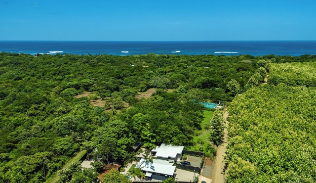 New 2BR w/Pool, Walk to Beach