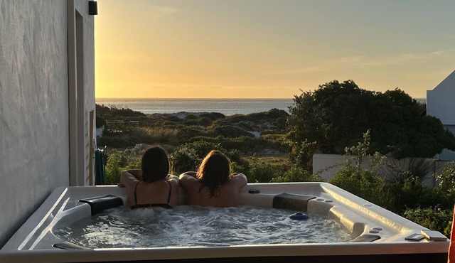 New and gorgeous Beach House with Hot Tub steps from Long Beach's surf breaks