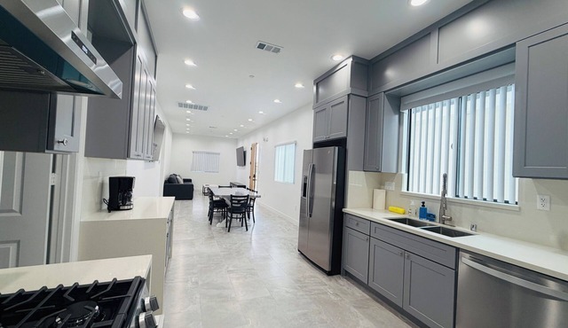 New Build near Beach & Disneyland; Relaxing