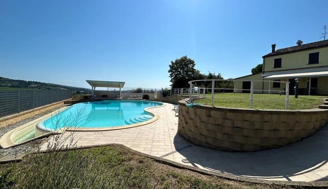 NEW! Cottage on the hill. With swimming pool a few km from the sea.