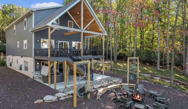 New Luxe! Spacious 9BR, 7.5BA Chalet Sleeps 30, Elevator, EV Charger