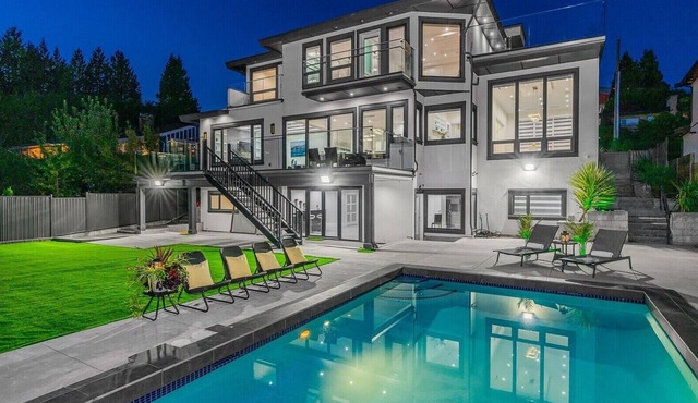 New Luxury Large Modern Home with Pool & Views