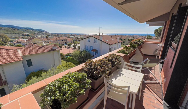 New, panoramic apartment in Diano Castello