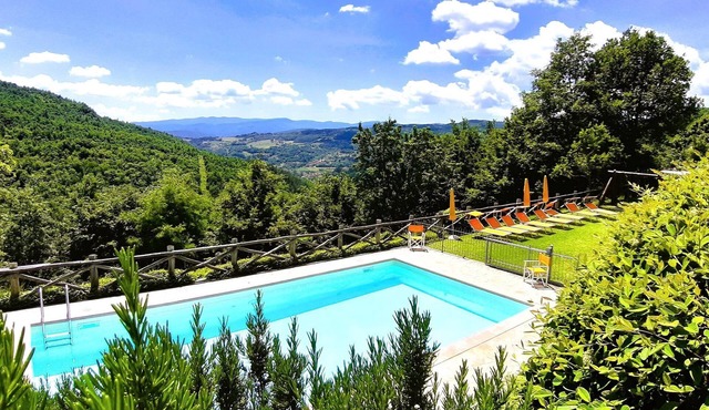 New! Papiano, character villa, private pool, great views, close to National Park