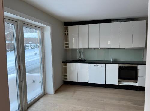 New renovated apartment, superb location and free parking