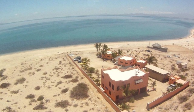 New studio queen casita with full kitchen and bath