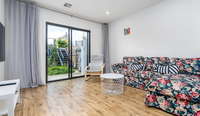 New to VRBO: Light Filled 2BR/2BA Townhouse