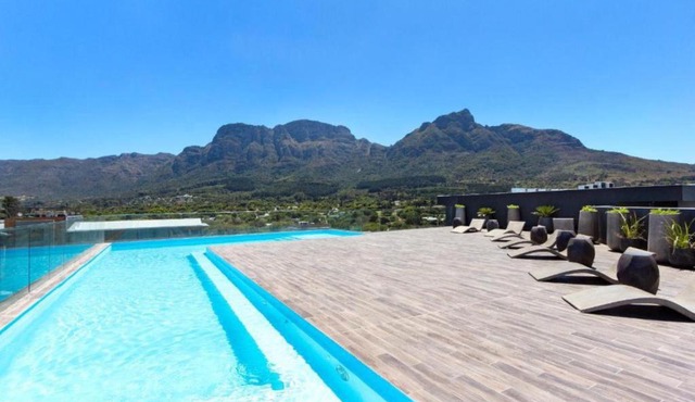 Newlands Peak Aparthotel 904
