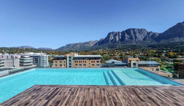 Newlands Peak Modern 1BR - Pool & Gym & Workspaces