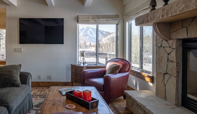 Newly remodeled luxury one bedroom condo- Resort Recreation Access Included