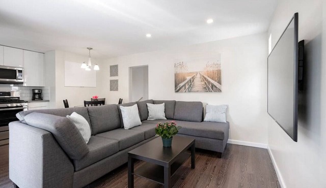 Newly Reno`d 2 bdrm Kitsilano Centrally Located