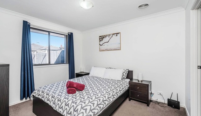 Ngunnawal 3 bedroom with Netflix and 100mbps Wifi