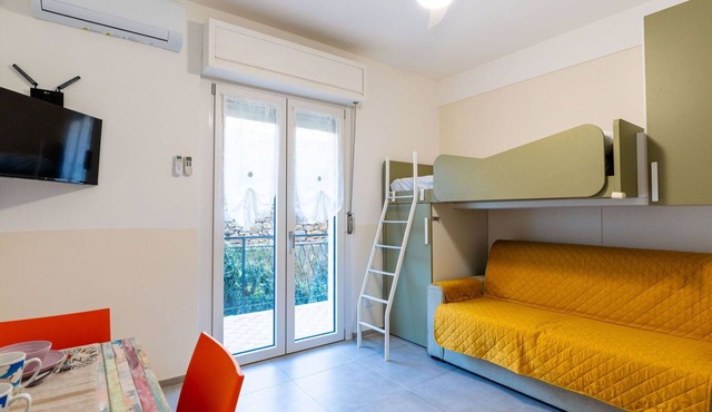 Nice apartment for 3 people with A/C, WIFI, TV, balcony and pets allowed