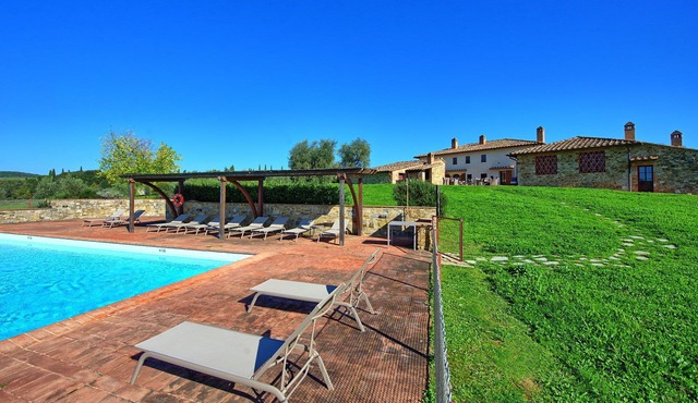 Nice apartment for 2 guests with pool, A/C, TV and panoramic view, close to Siena