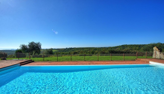 Nice apartment for 2 guests with pool, A/C, TV and panoramic view, close to Siena