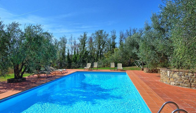 Nice apartment for 4 people with WIFI, pool, TV, pets allowed and panoramic view, close to Flore.