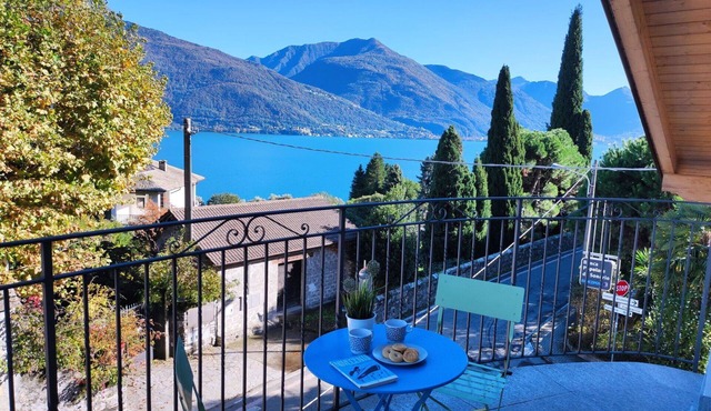 Nice apartment for 5 guests with WIFI, A/C, TV and balcony