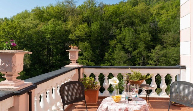 Nice apartment for 6 people with TV, patio and pets allowed