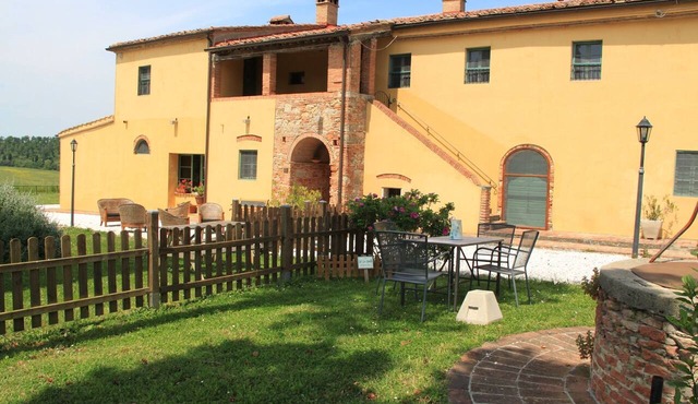 Nice apartment in Guasticce with pool