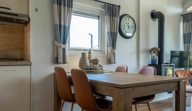 Nice apartment in villa for 4 people with WIFI, TV, terrace and parking