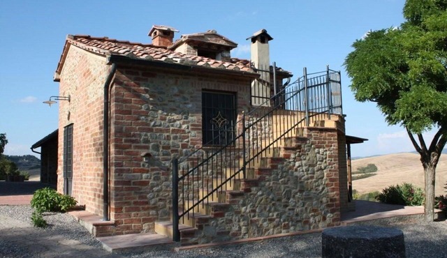 Nice apartment in villa for 5 guests with pool, WIFI and panoramic view