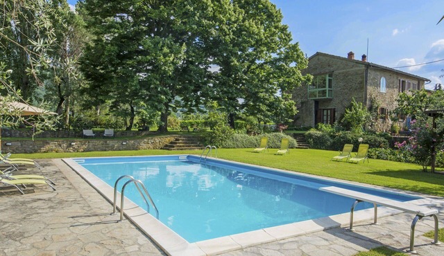Nice apartment in villa for 4 guests with WIFI, pool, terrace and pets allowed