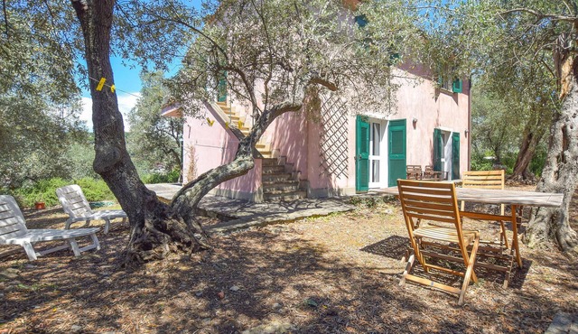 Nice home in Le Grazie -SP- with WiFi