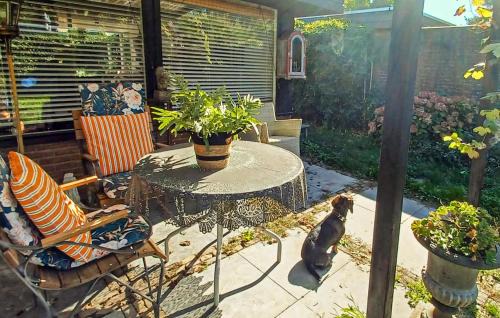 Nice Home In Warmenhuizen With Wifi