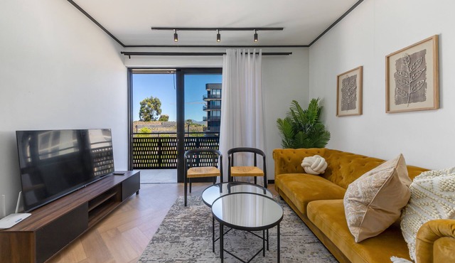 Nine Palms - Century City Luxury Apartment