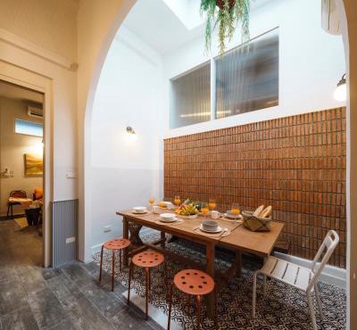 Non Inn Entire Historic 5 Bedroom Riverside Shophouse near ICONSIAM for Families and Groups