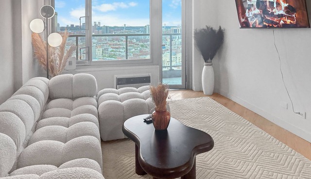 NYC 5th ave Central Park XL apartment with balcony -3 bedroom.