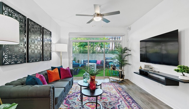 Oasis 2BD/2BA near Beverly Grove w/Parking, Gym and in unit Washer/Dryer