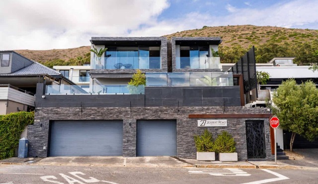 Oasis on Joubert - Family-Friendly Villa, Pool, Views