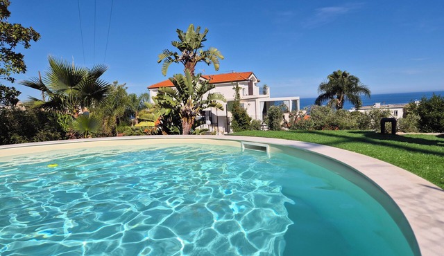 Oasis Villa - Villa with pool and private giarino, San Remo