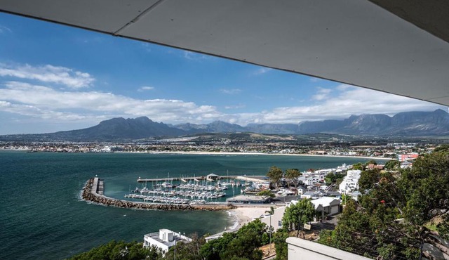 'Ocean Views', Modern, Spacious Home, 3 En-suite Bedrooms