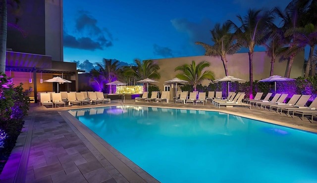 Oceanfront Pool Stay, Walk to Family Attractions & Dining Spots