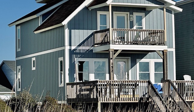 OCEANFRONT, Renovated 4BR, 3BA Home Sleeps 8