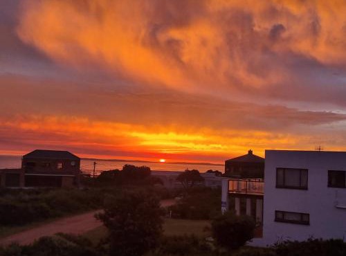 OceansCrest Seaview Apartment