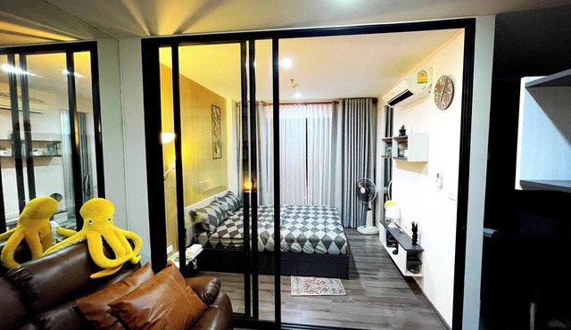 Octopus Suite on HighRise, Skytrain, Fast Wifi and AC