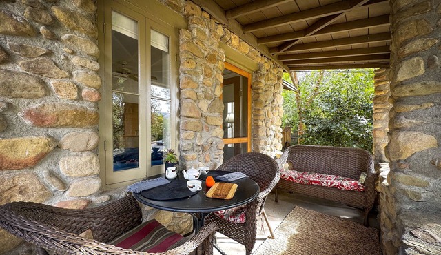 Ojai Garden Cottage - Delightful, peaceful - in town - monthly guest rental