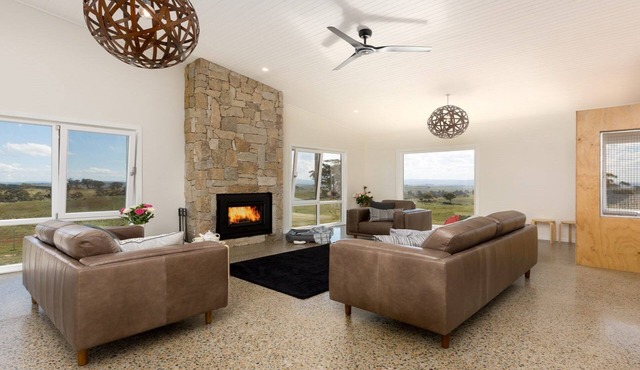 On a Hill – modern country home near Braidwood
