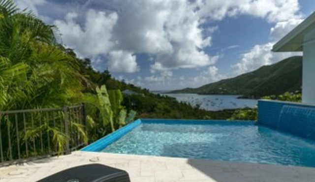 On A Whim 2 bed 3 bath with pool