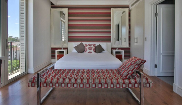 One Bedroom Apartment with Mountain Views