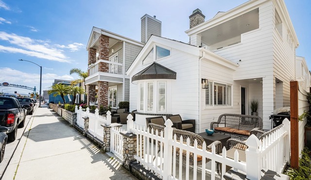 One house from the sand, situated between Newport and Balboa Piers.
